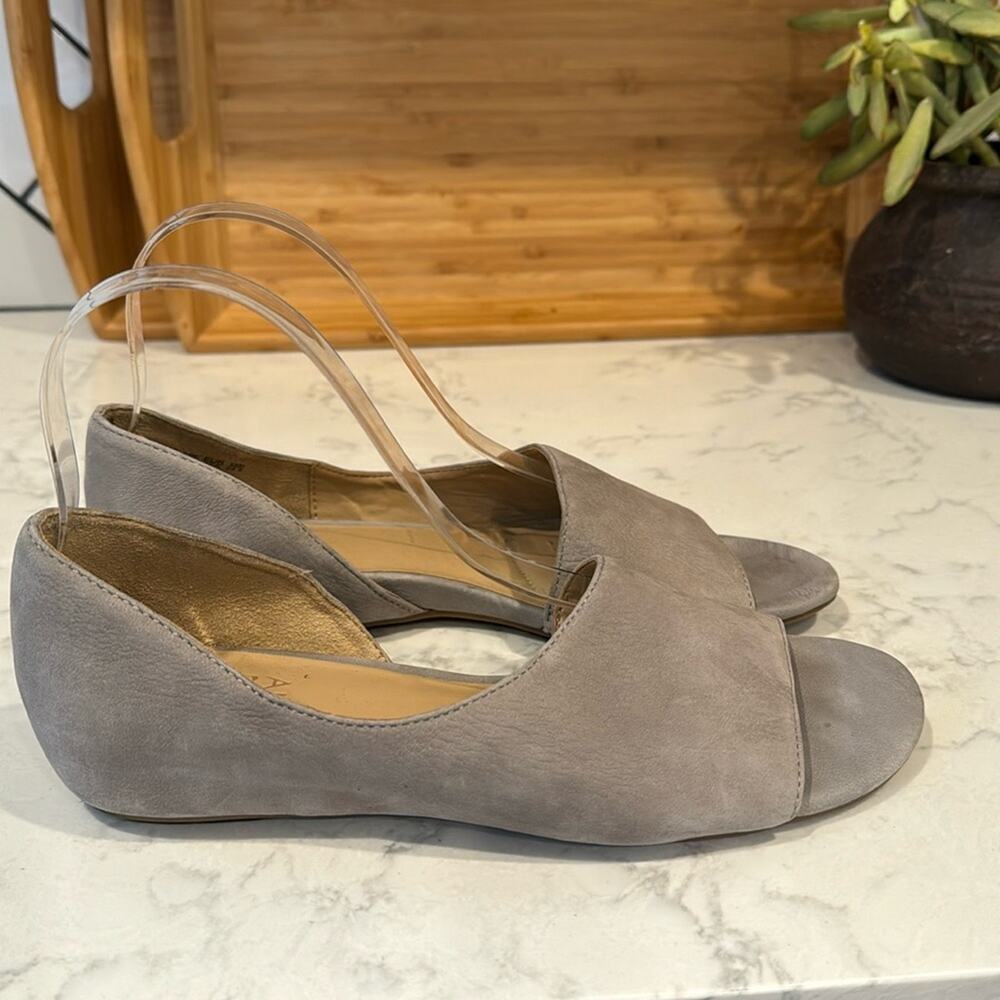 Naturalizer  Lucie D'Orsay Flat Turtle Dove Nubuck suede sandals size 7.5